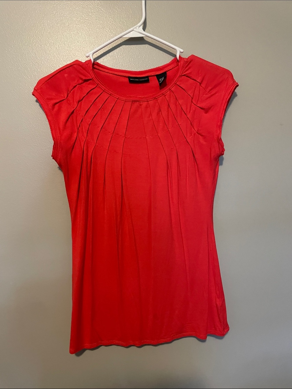 New York & Company Red Pleated Cap-Sleeve Tee